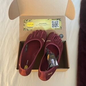 Women’s Vibram Five Fingers Vi-B Shoes